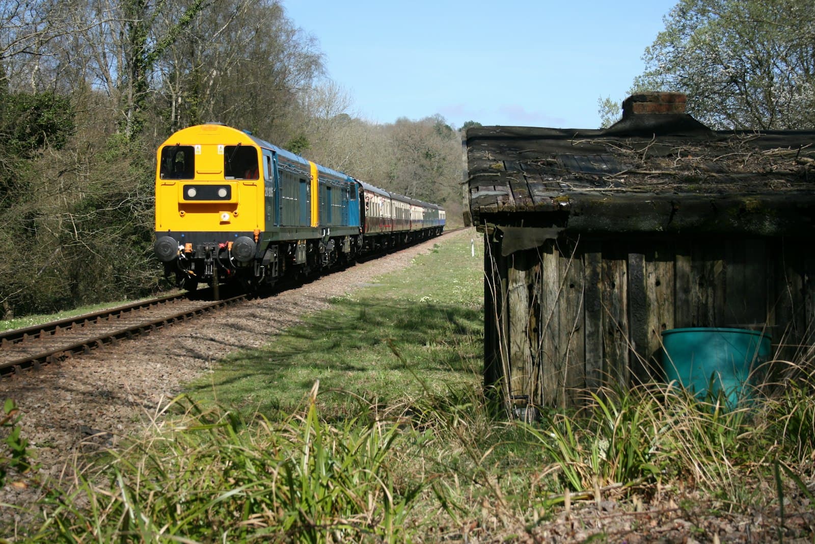 State Railway of Thailand locomotive — industrial lubricant supply
