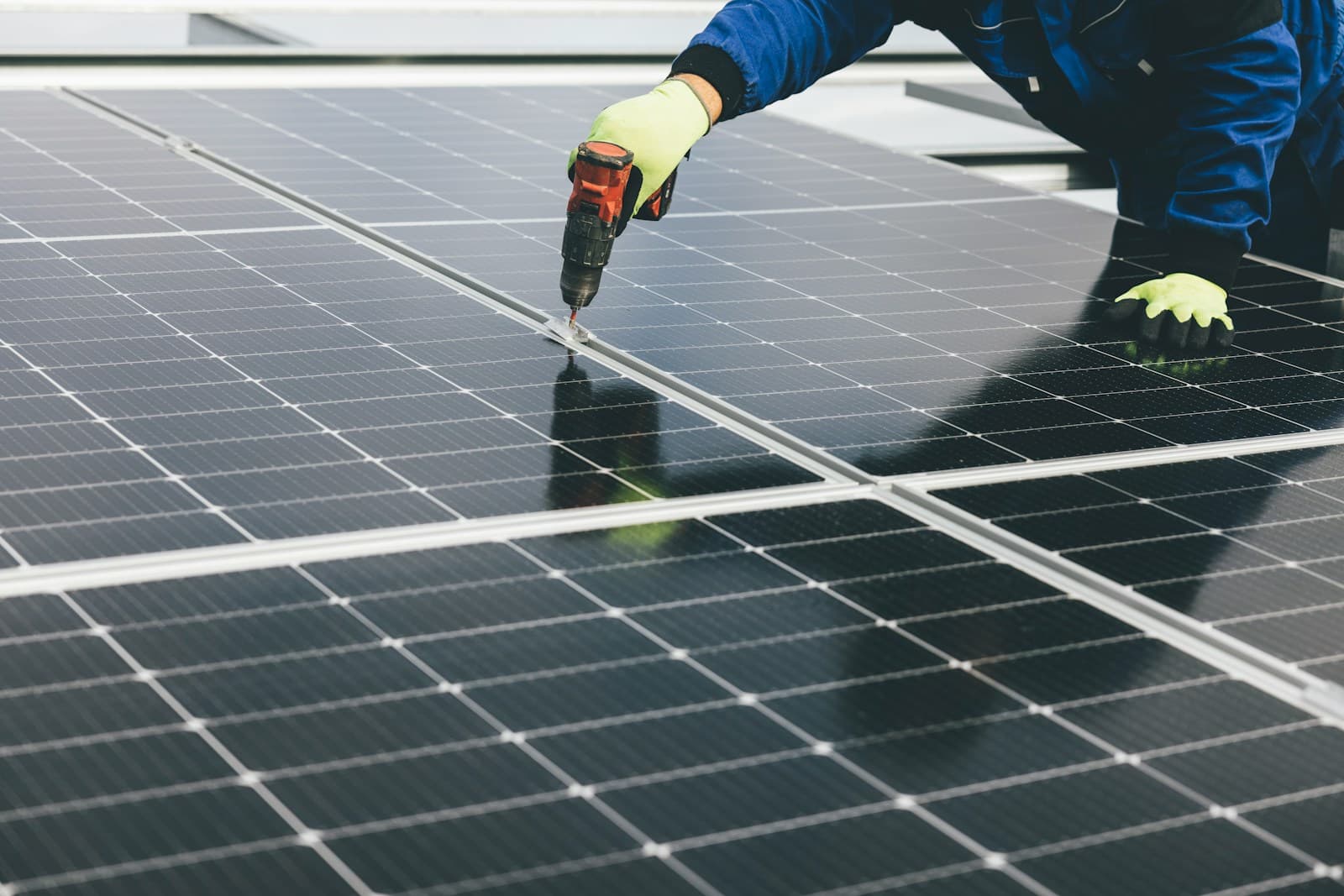 Tier 1 PV modules vs Tier 2 on factory rooftop in Thailand