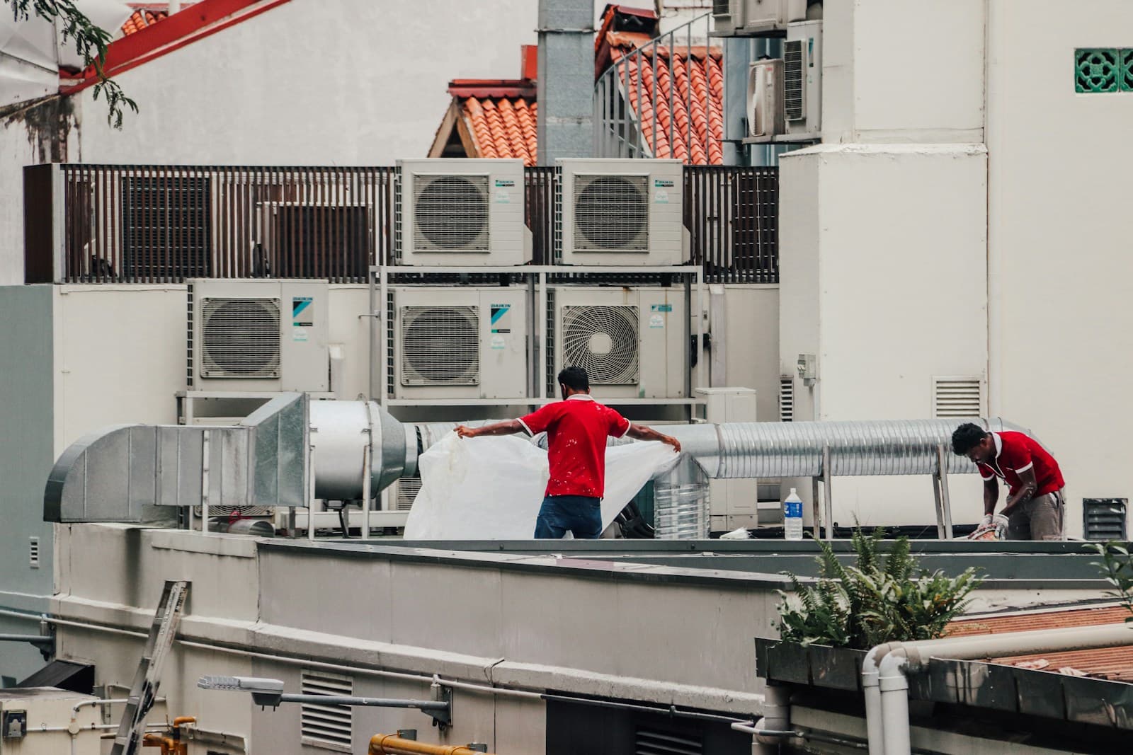 Comparison of R32 and R410a refrigerants for industrial air-conditioning systems