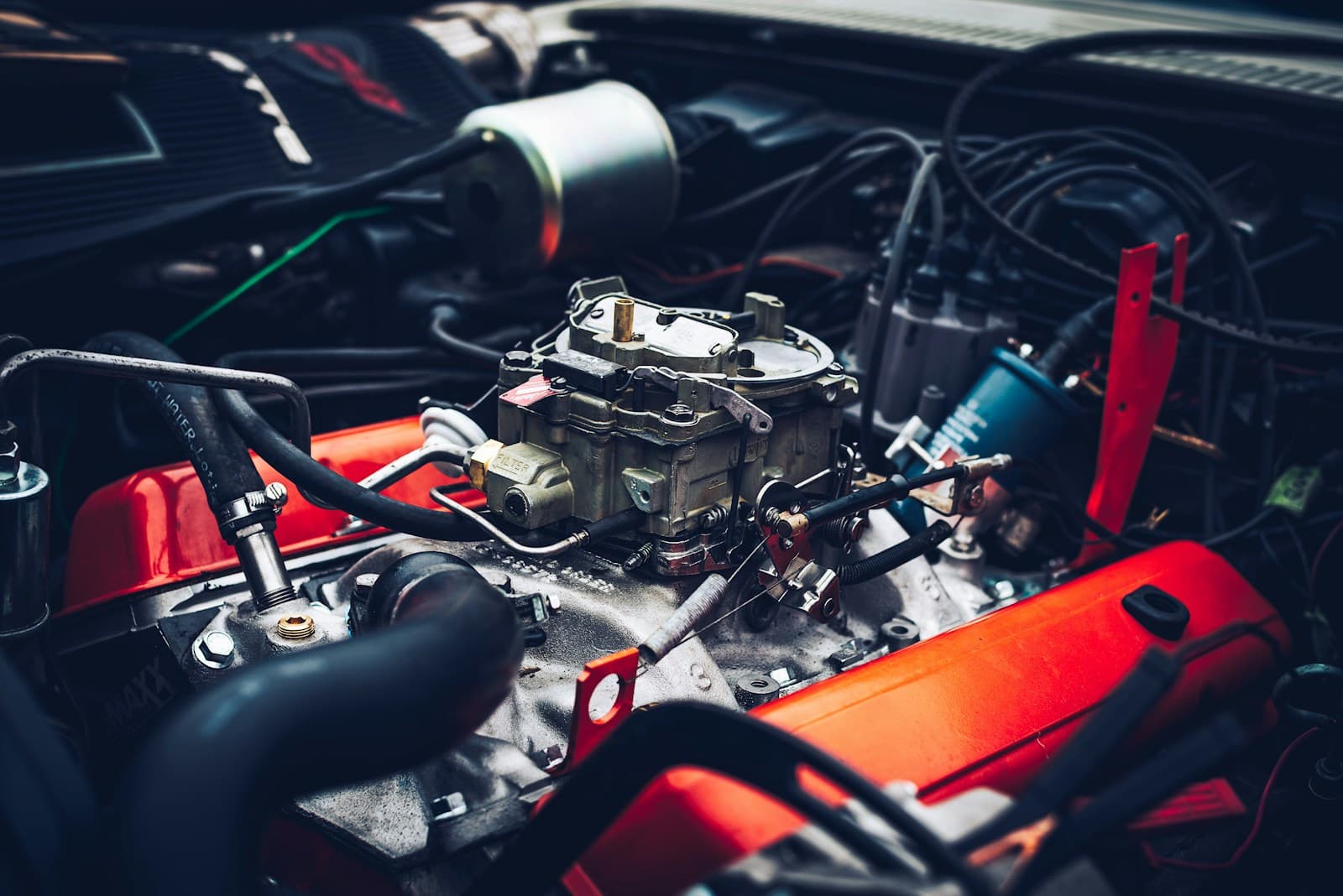 SK ZIC YUBASE+ engine oil bottles next to 200L drum — Group III VHVI technology