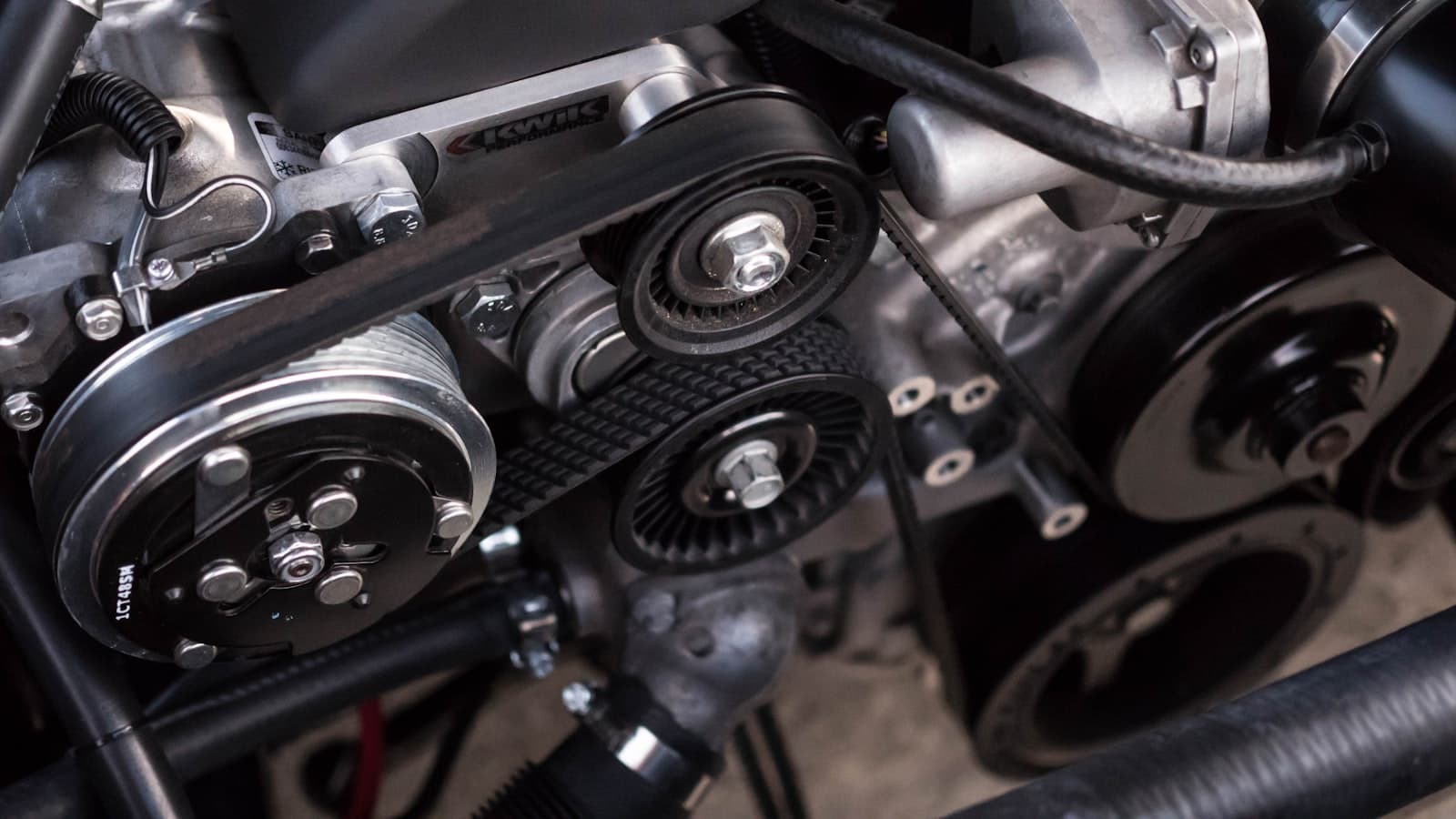 Automotive spark plugs and engine repair tools — comparing Iridium / Platinum / Nickel spark plugs