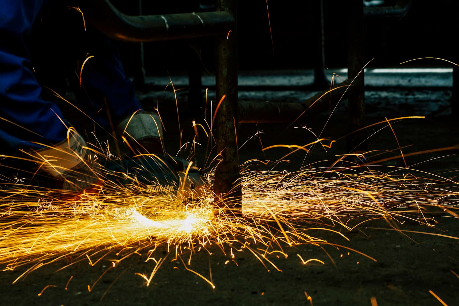 Industrial welding fire blanket protecting against sparks and heat